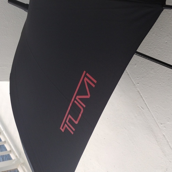Tumi Push Button Umbrella - Picture 4 of 11